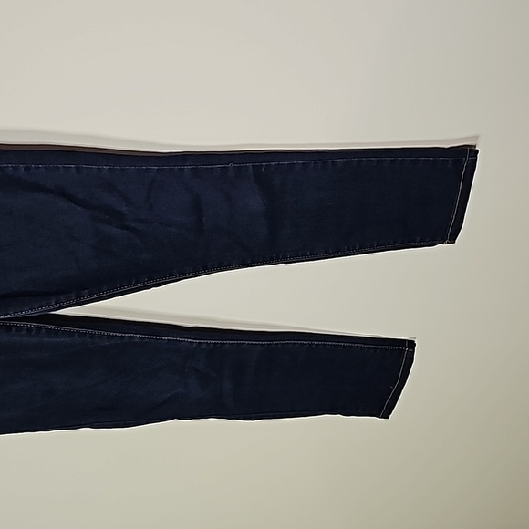 Levi's 721 dark wash 25x32 high rise skinny jeans - Picture 3 of 8